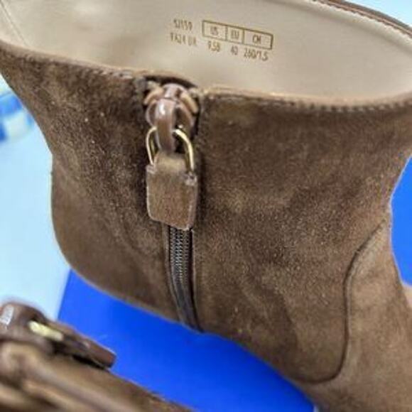 Women’s Stuart Weitzman suede ankle boots size 9.5 made in Spain - Picture 9 of 10